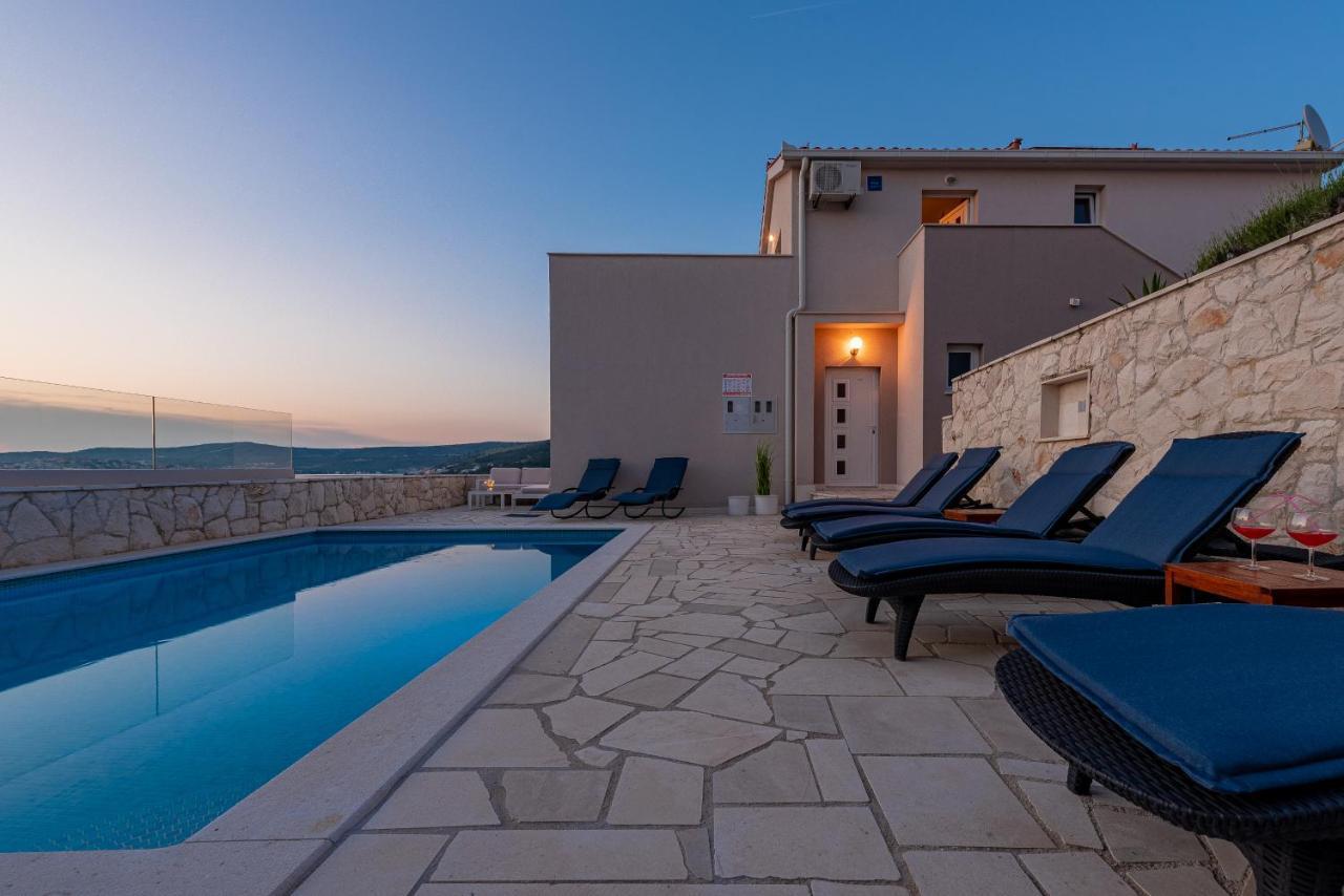 Villa Mona Apartments Ražanj Exteriör bild
