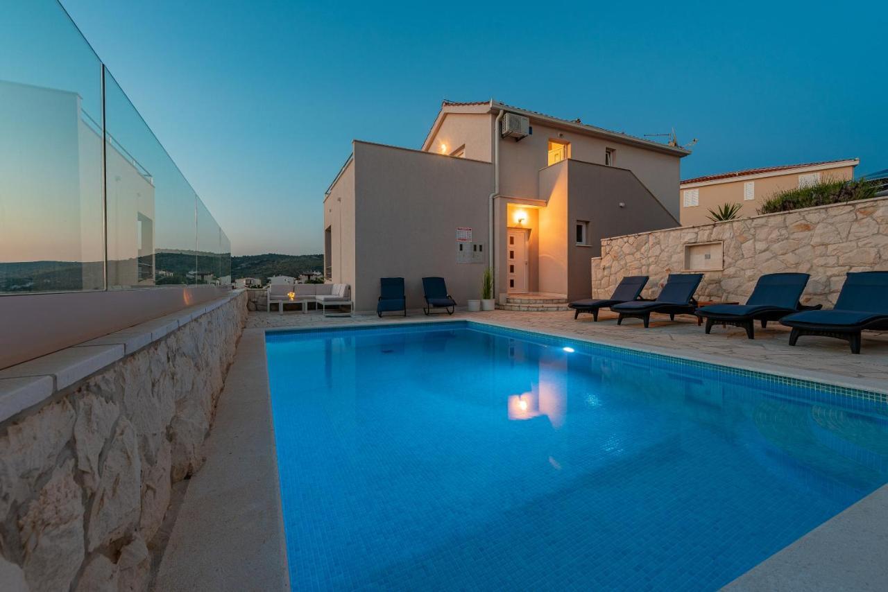 Villa Mona Apartments Ražanj Exteriör bild