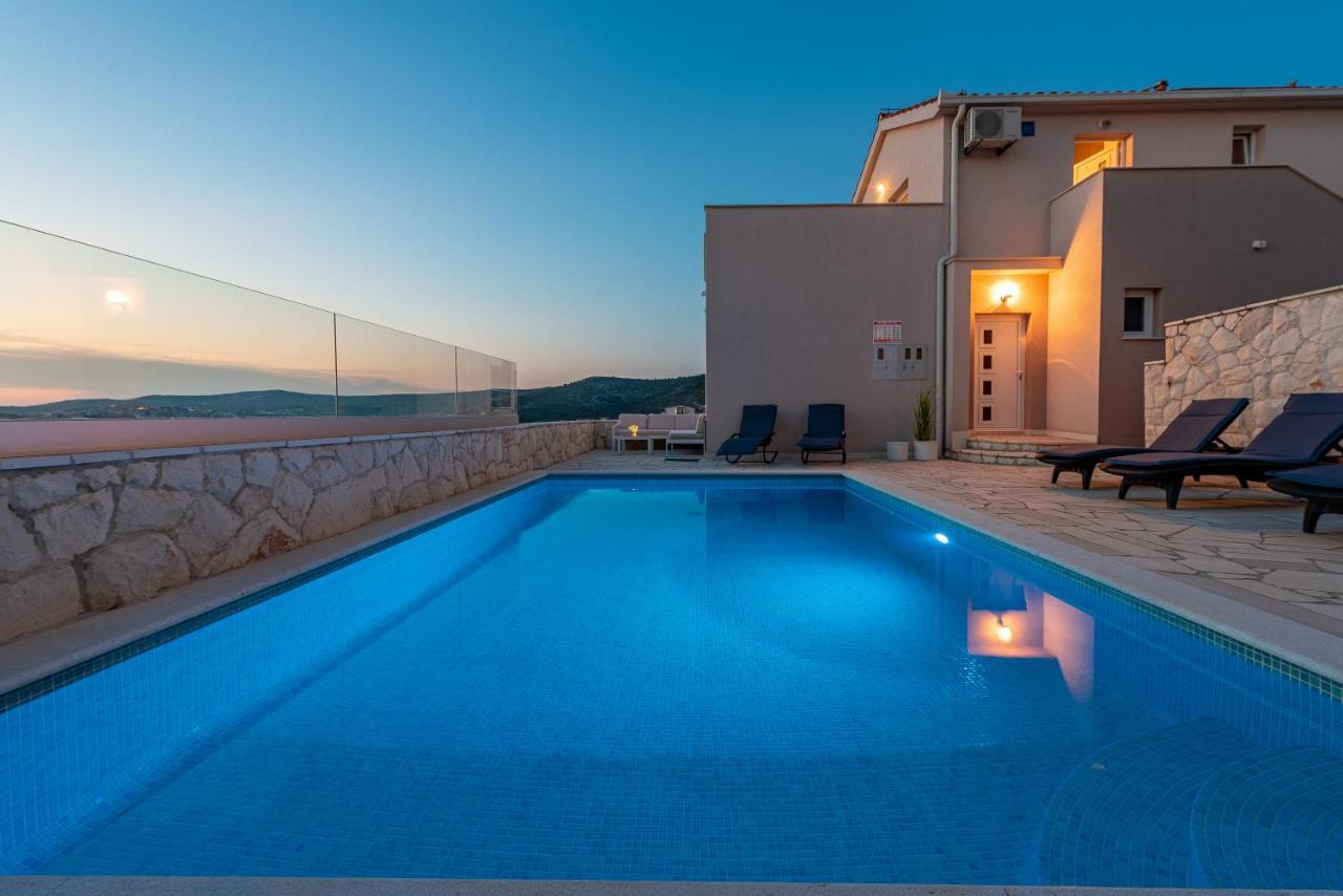 Villa Mona Apartments Ražanj Exteriör bild