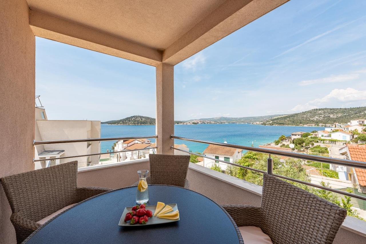 Villa Mona Apartments Ražanj Exteriör bild