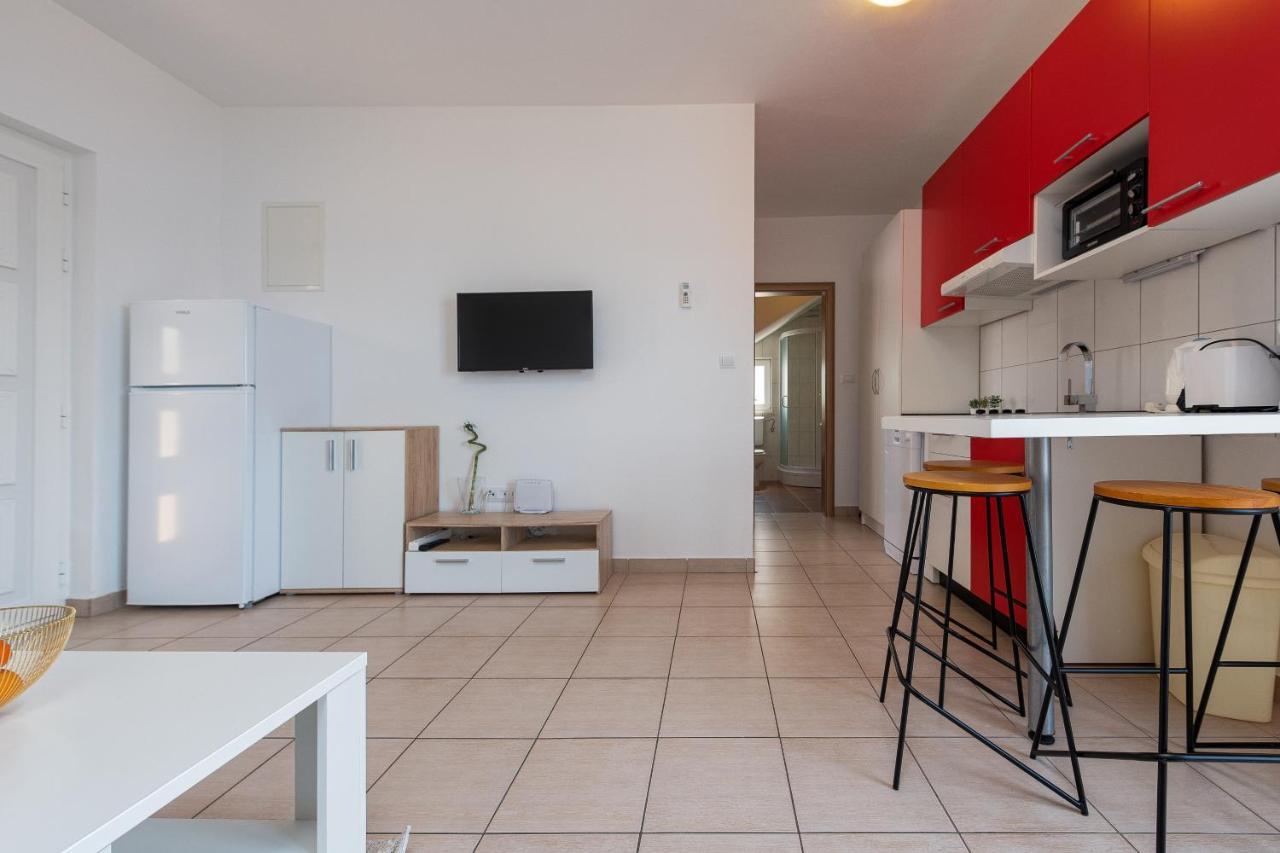 Villa Mona Apartments Ražanj Exteriör bild