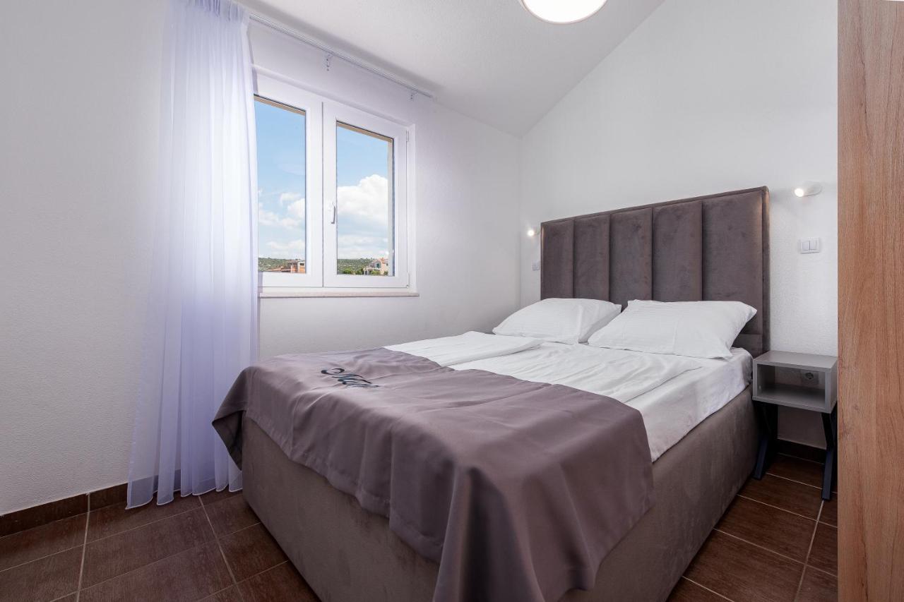Villa Mona Apartments Ražanj Exteriör bild