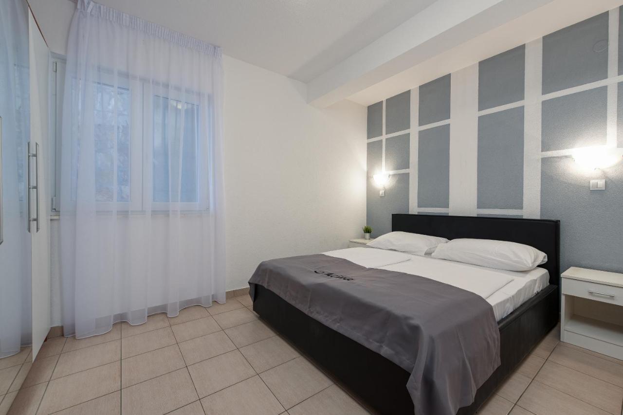Villa Mona Apartments Ražanj Exteriör bild