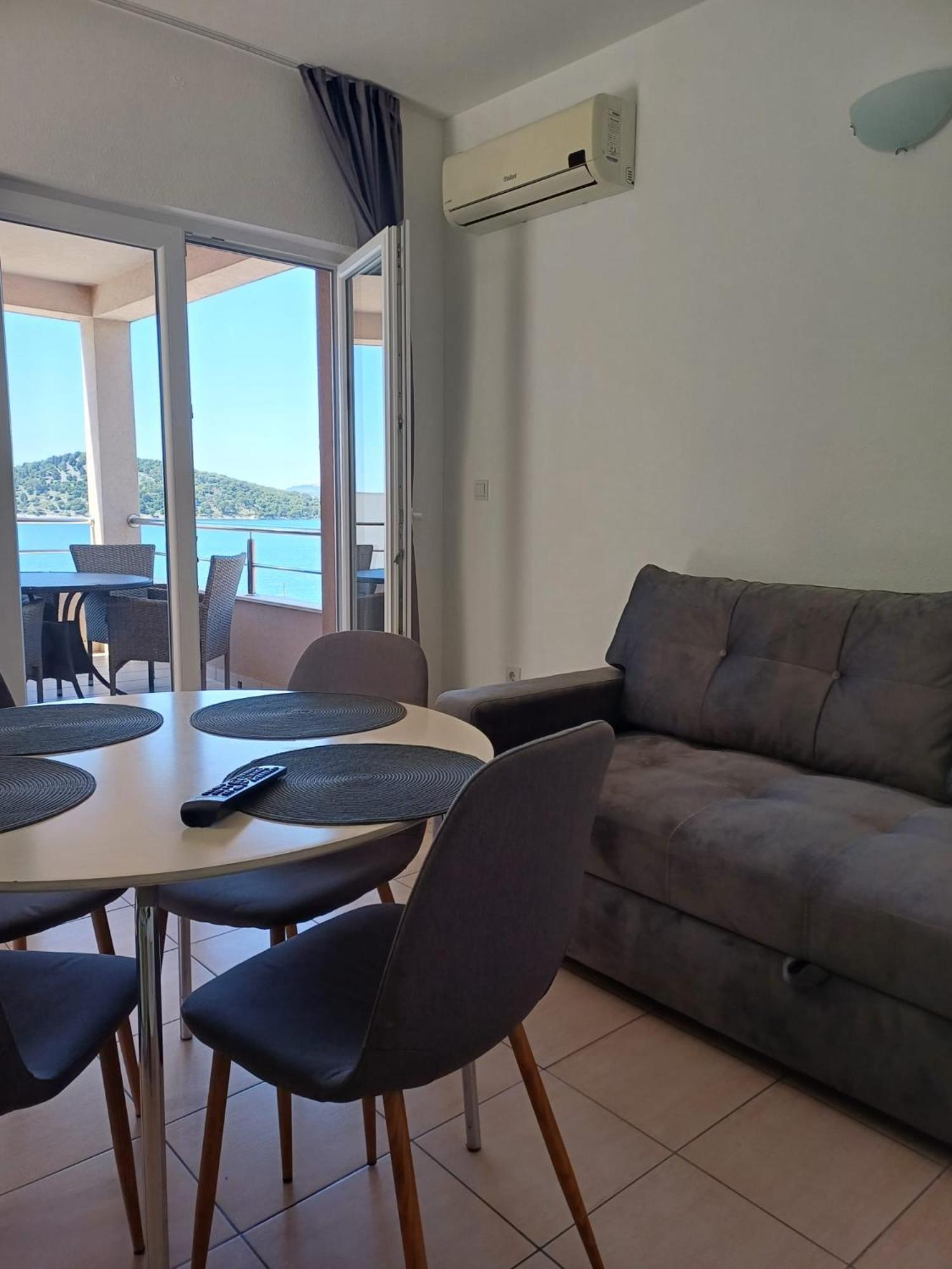 Villa Mona Apartments Ražanj Exteriör bild