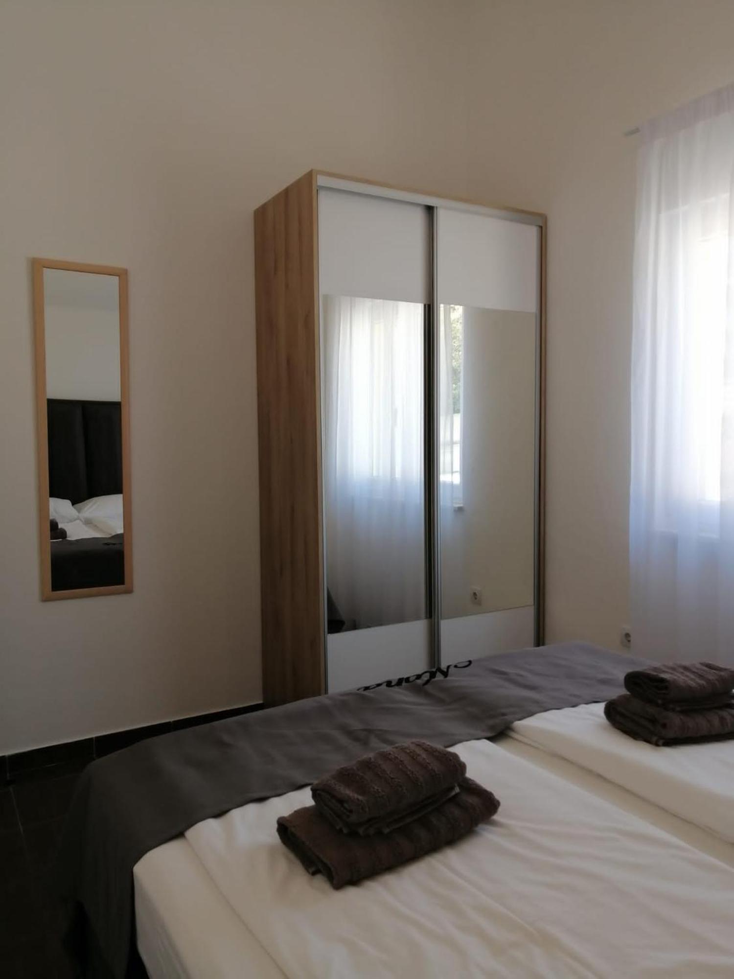 Villa Mona Apartments Ražanj Exteriör bild