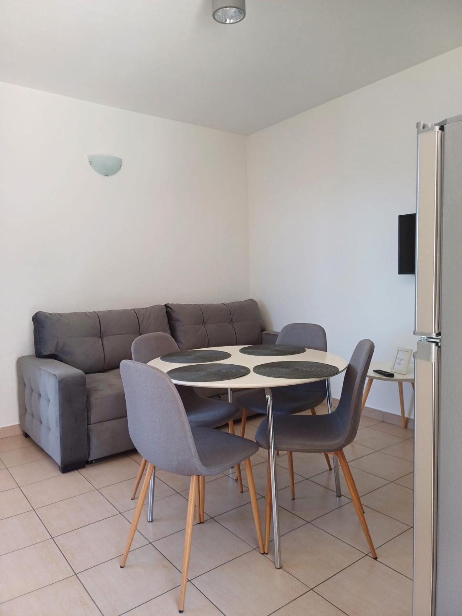 Villa Mona Apartments Ražanj Exteriör bild